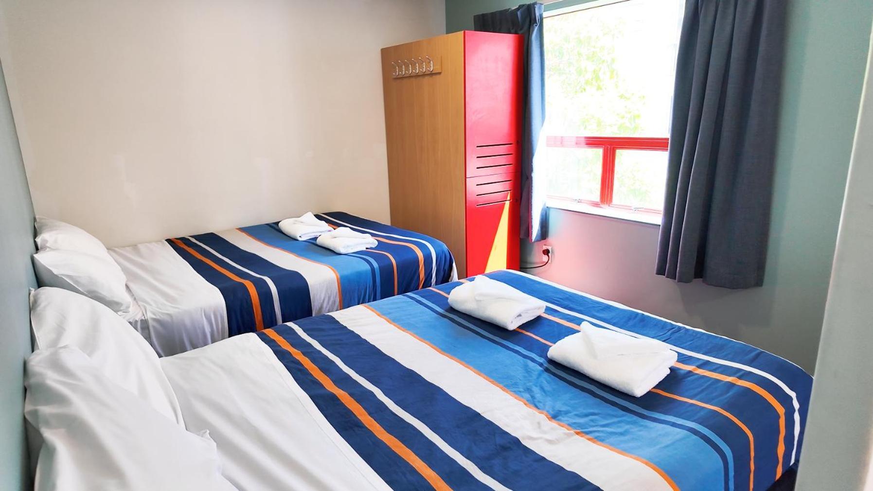 United Auckland Hostel Room photo
